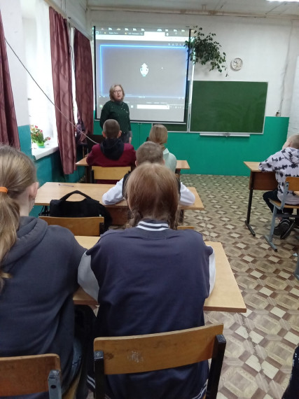 Накануне майских праздников с обучающимися проведены беседы по безопасности..